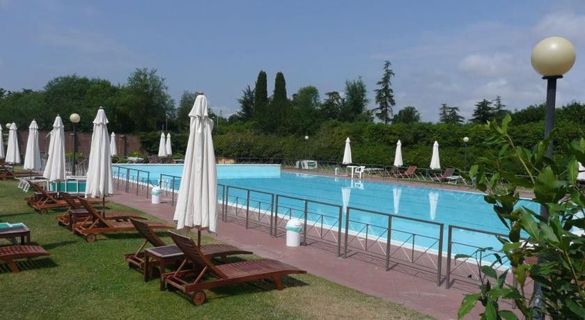Matilde Di Canossa Golf Spa & Hotel Resort เรจโจเอมิเลีย ภายนอก รูปภาพ